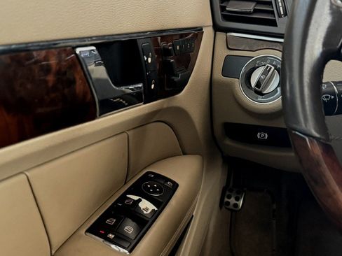 Used 2010 Mercedes-Benz E 550 Coupe image 10