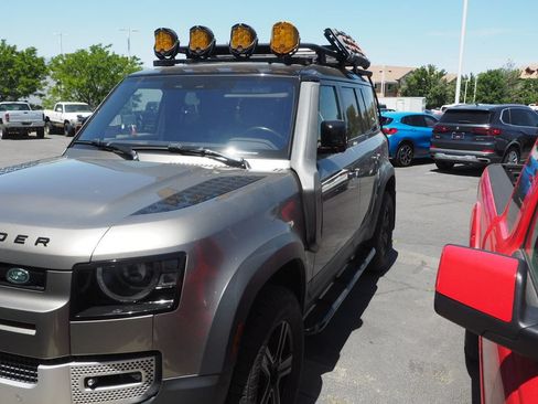 Used 2021 Land Rover Defender 110 SE AWD/4WD image 2