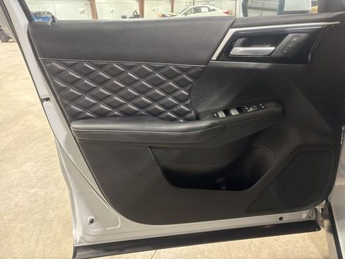 Used 2023 Mitsubishi Outlander SEL image 15
