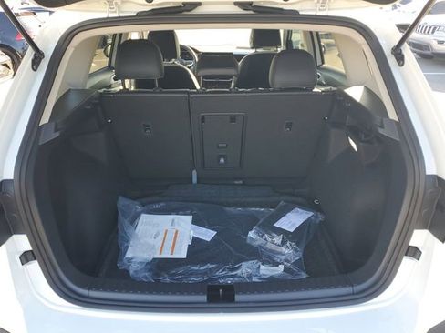 New 2026 Volkswagen Taos SE FWD image 8