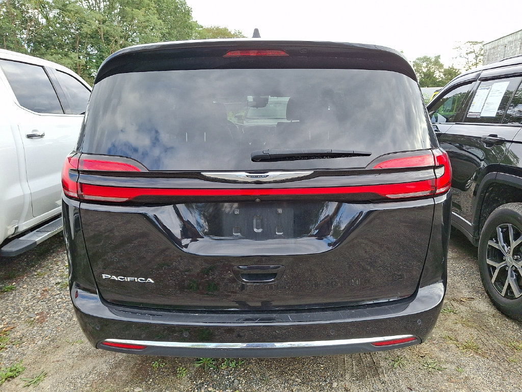 Used 2024 Chrysler Pacifica Touring-L FWD image 5