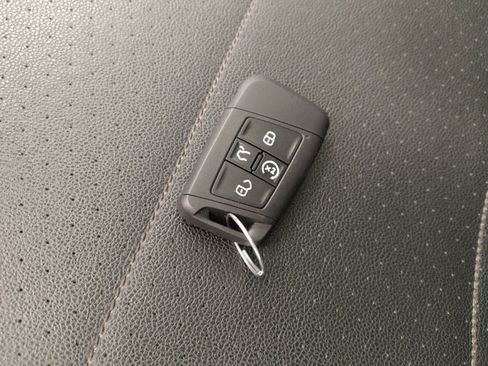 Used 2021 Volkswagen Tiguan SEL FWD image 32