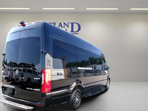 Used 2025 Mercedes-Benz Sprinter 2500 image 6