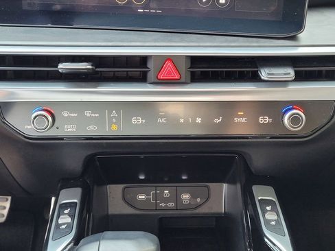 Used 2024 Kia Sorento SX Prestige w/ Olive Brown Leather Package image 18