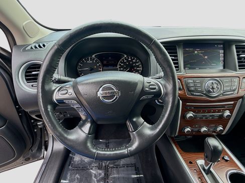 Used 2020 Nissan Pathfinder Platinum FWD image 8