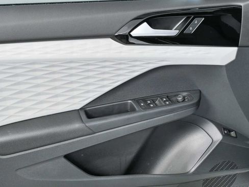 Certified 2023 Volkswagen Taos S FWD image 9