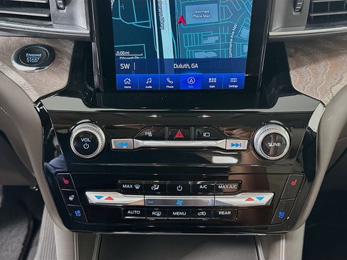 Used 2022 Ford Explorer Platinum w/ Equipment Group 601A image 23