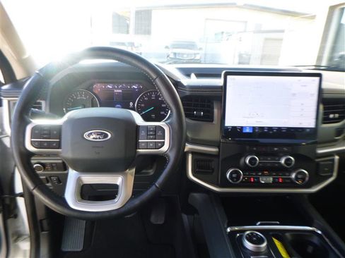 Used 2024 Ford Expedition Max XLT image 14