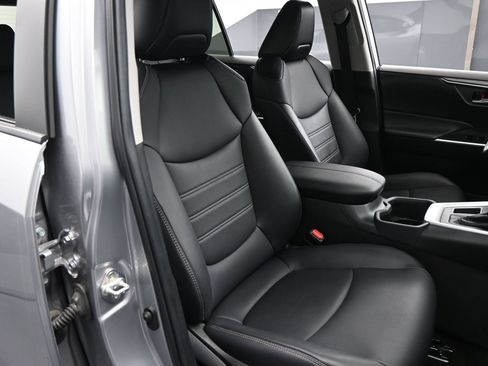 Used 2022 Toyota RAV4 XLE Premium FWD image 14
