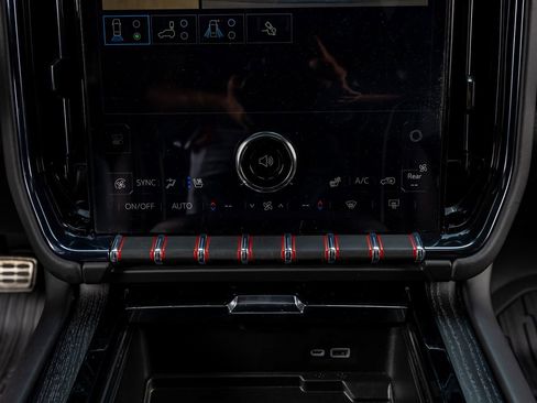 Used 2025 GMC Yukon AT4 Ultimate AWD/4WD image 27