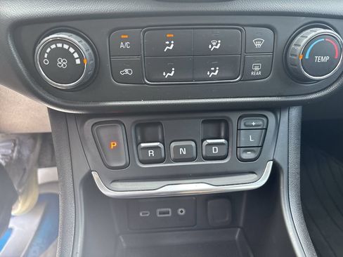 Used 2021 GMC Terrain SLE FWD image 22