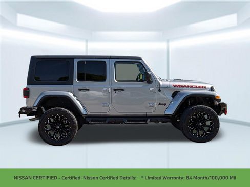 Used 2018 Jeep Wrangler Unlimited Sahara AWD/4WD image 9