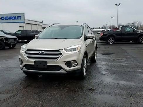 Used 2017 Ford Escape Titanium image 3