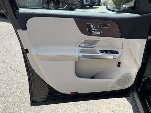Used 2023 Mercedes-Benz GLB 250 w/ Premium Package image 14