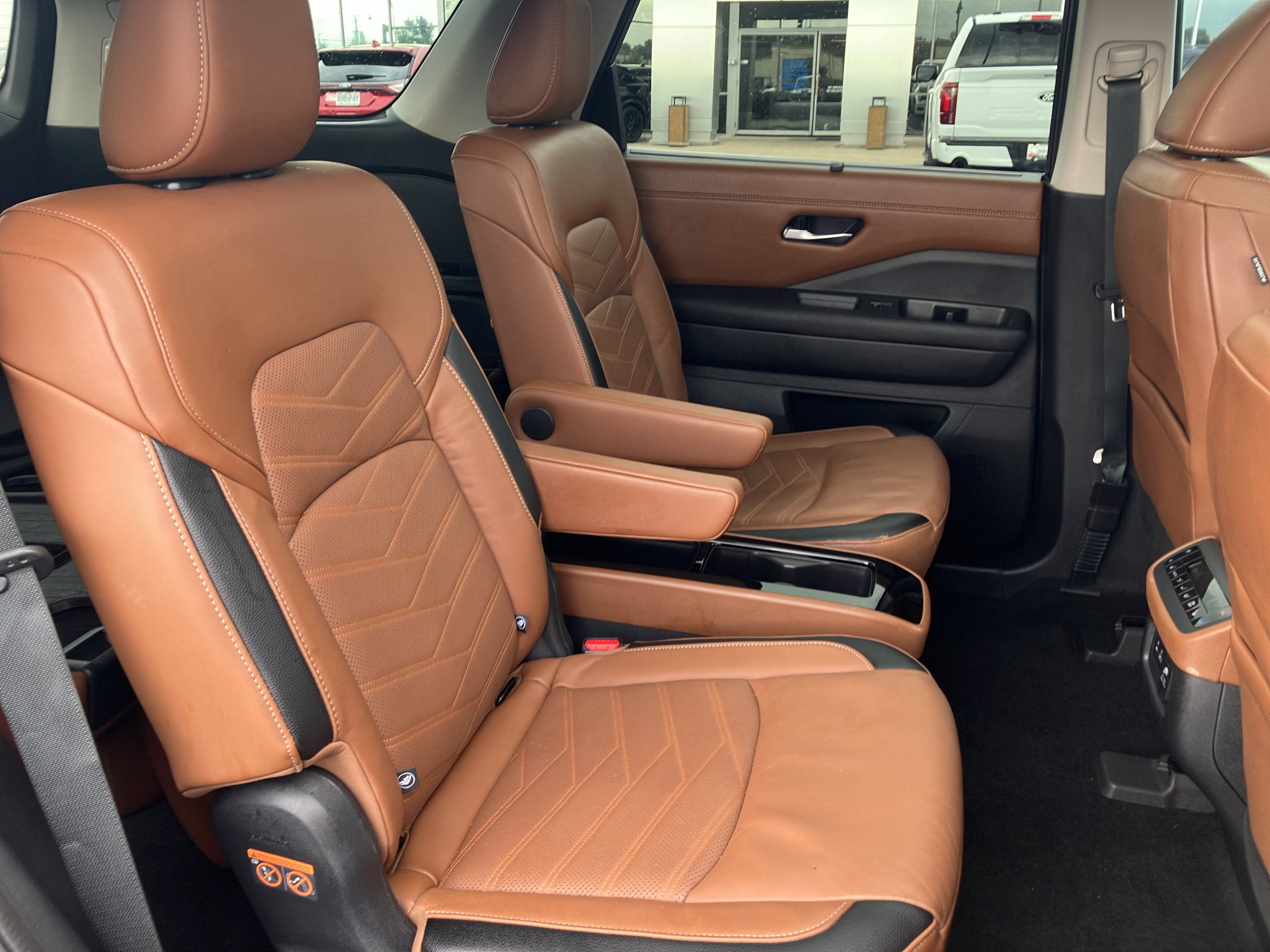 Used 2022 Nissan Pathfinder Platinum w/ Cargo Package AWD/4WD image 39