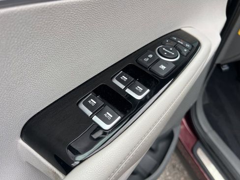 Used 2017 Kia Sorento SX image 12