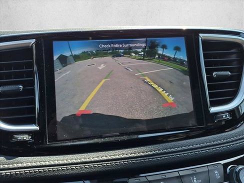 Used 2025 Chrysler Pacifica Limited FWD image 8