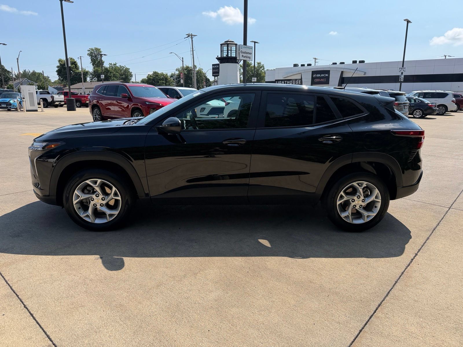 Used 2024 Chevrolet Trax LS w/ LS Convenience Package FWD image 8