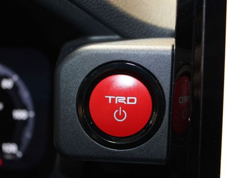 Used 2025 Toyota 4Runner TRD Off-Road Premium AWD/4WD image 30