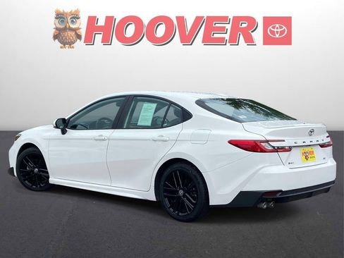 Used 2025 Toyota Camry SE w/ Convenience Package FWD image 6