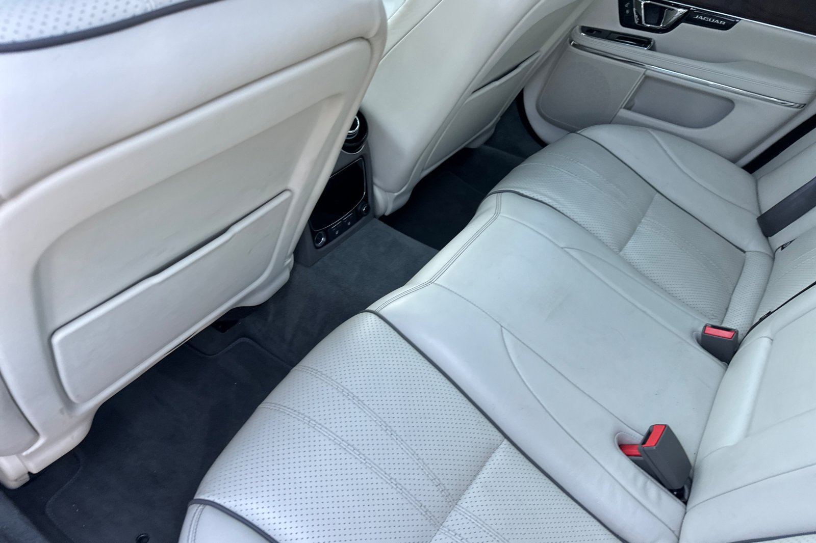 Used 2016 Jaguar XJ R-Sport RWD image 14