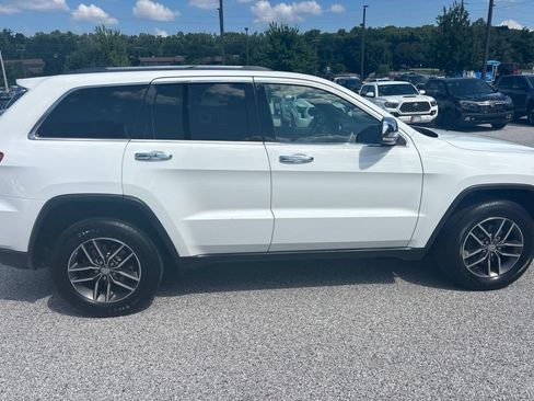 Used 2017 Jeep Grand Cherokee Limited AWD/4WD image 2