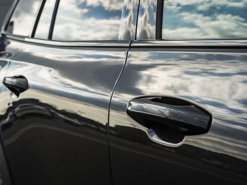 Used 2024 Volvo V60 B5 Cross Country Ultimate w/ Protection Package Premier image 18