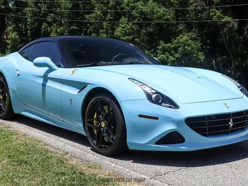Used 2015 Ferrari California T RWD image 16