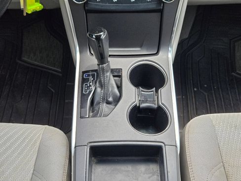 Used 2016 Toyota Camry LE FWD image 19
