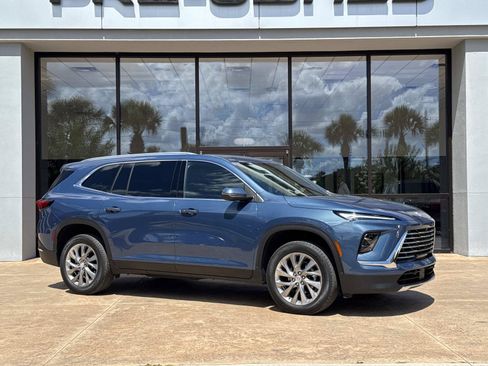 Used 2025 Buick Enclave Preferred FWD image 35
