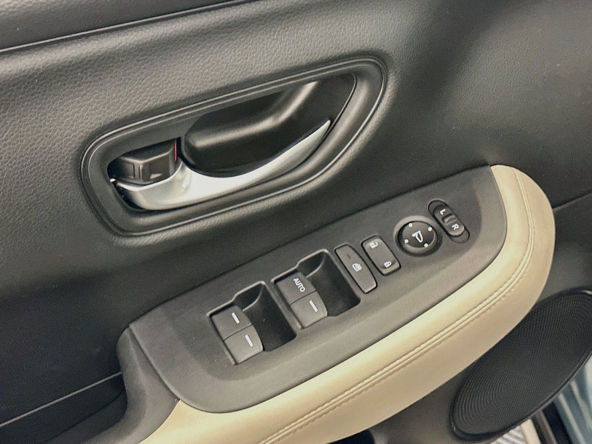 Used 2024 Honda HR-V LX image 15