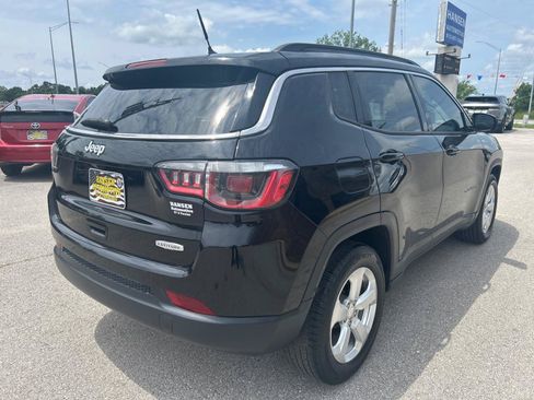 Used 2018 Jeep Compass Latitude FWD image 5