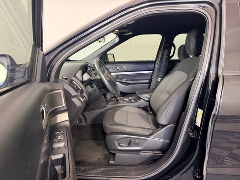 Used 2018 Ford Explorer XLT FWD image 25