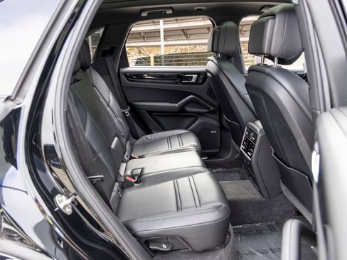 Certified 2022 Porsche Cayenne S AWD/4WD image 58