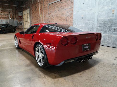 Used 2005 Chevrolet Corvette Coupe w/ Preferred Equipment Group RWD image 12