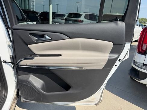 Used 2025 Chevrolet Traverse LT w/ Sun and Wheel Package FWD image 31