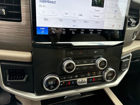 Used 2024 Ford Expedition Max Limited image 31