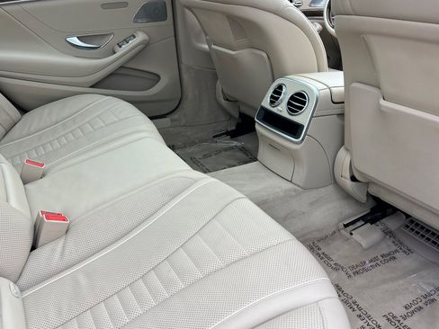 Used 2015 Mercedes-Benz S 550 Sedan image 32