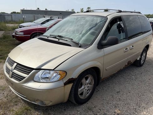 Used 2007 Dodge Grand Caravan SXT FWD image 1