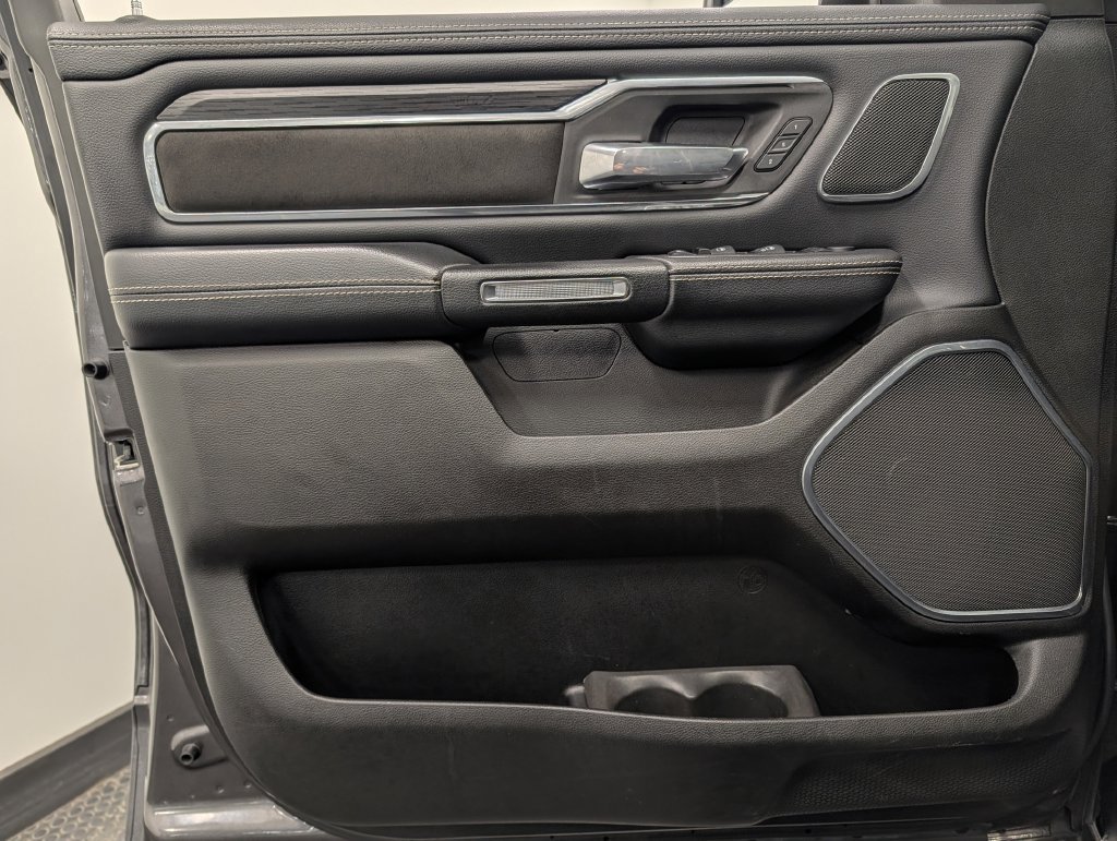 Used 2024 RAM 1500 Laramie AWD/4WD image 8