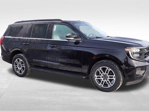 New 2026 Ford Expedition Active image 2