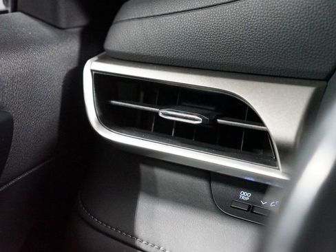 Used 2022 Toyota Highlander XLE image 24