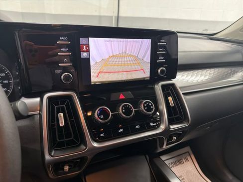 Certified 2023 Kia Sorento LX AWD/4WD image 38
