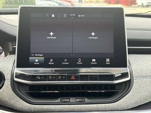 Used 2022 Jeep Compass Latitude image 10