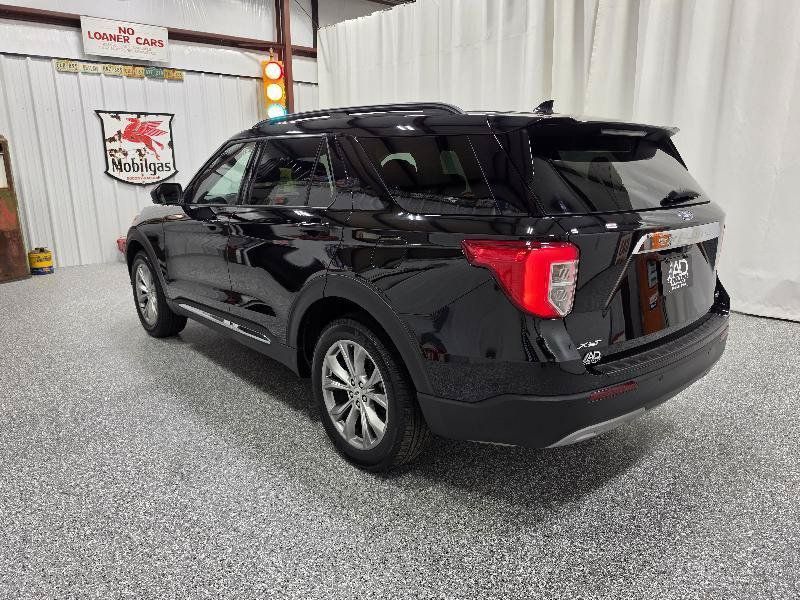 Used 2020 Ford Explorer XLT w/ Equipment Group 202A AWD/4WD image 6