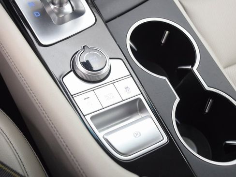 Used 2021 Genesis G70 2.0T image 30