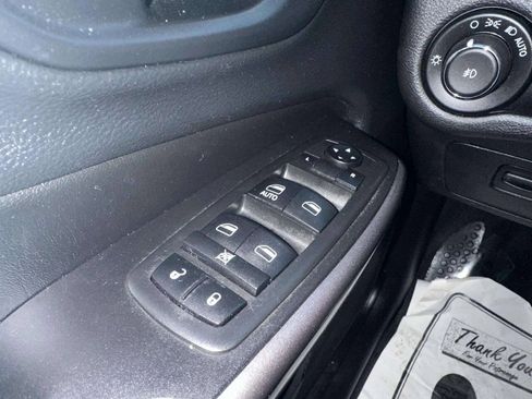 Used 2019 Jeep Cherokee Latitude w/ Popular Appearance Group FWD image 28
