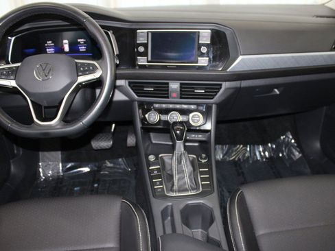 Used 2022 Volkswagen Jetta SE image 25