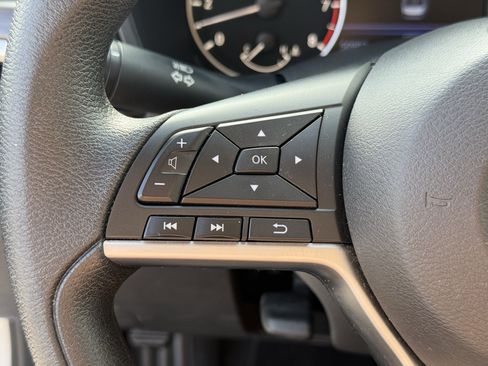 Used 2024 Nissan Altima 2.5 SV image 16