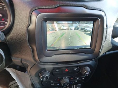 Used 2018 Jeep Renegade Altitude AWD/4WD image 14